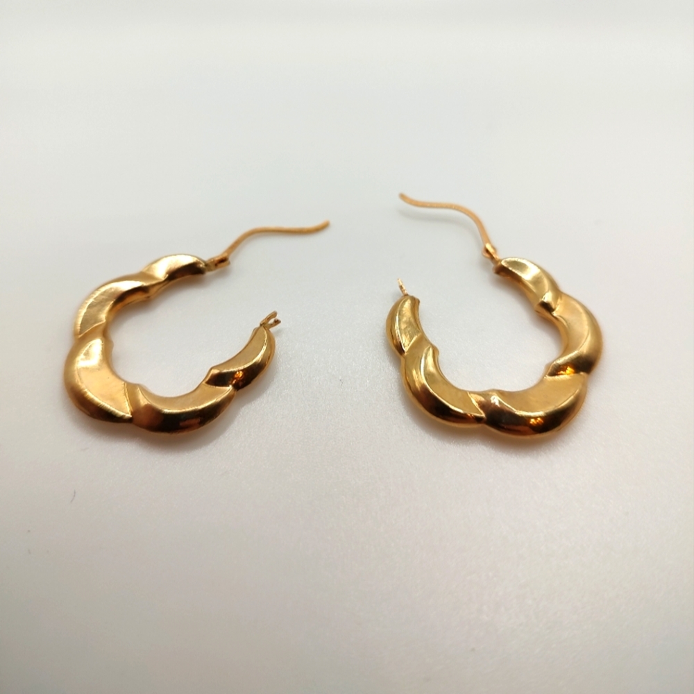 Vintage real 14 K Gold Curvy Hoop Earrings